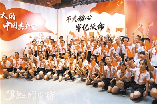 鶴山市革命烈士紀(jì)念館已成為中小學(xué)校組織開展主題教育活動(dòng)的重要陣地。