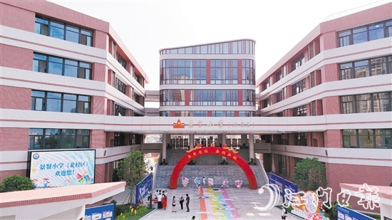 開學(xué)第一天，景賢小學(xué)（北校區(qū)）正式啟用。