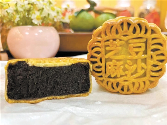 一個月餅的熱量相當于兩碗米飯。