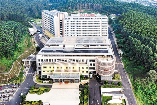 新會區(qū)婦幼保健院新院總用地面積6.13公頃，總建筑面積63500平方米，建設(shè)有包括門診、醫(yī)技、住院綜合樓和行政辦公樓等在內(nèi)的主要建筑，設(shè)床位500張、機動車停車位近800個，按三級婦幼保健院的標準建設(shè)。