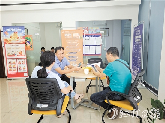 近期營(yíng)業(yè)部新開戶數(shù)量激增，客戶咨詢也普遍增加。