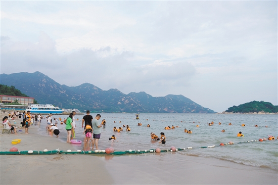 國(guó)慶假期，臺(tái)山濱海旅游火熱。