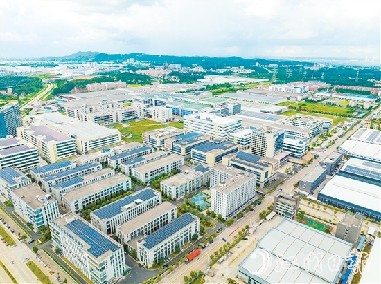 蓬江區(qū)加快推動“3+2”產業(yè)集群發(fā)展。圖為蓬江產業(yè)園。劉淑君