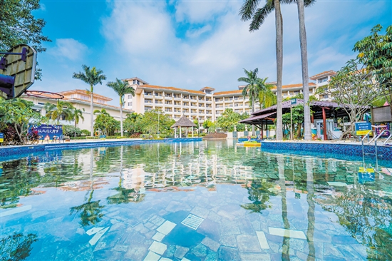 天氣漸涼，泡溫泉越來(lái)越受到市民游客歡迎。