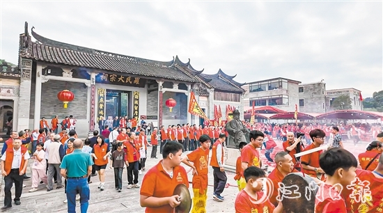 2024年首屆羅氏貴系良溪薈活動現(xiàn)場人聲鼎沸，洋溢著團聚的喜慶。