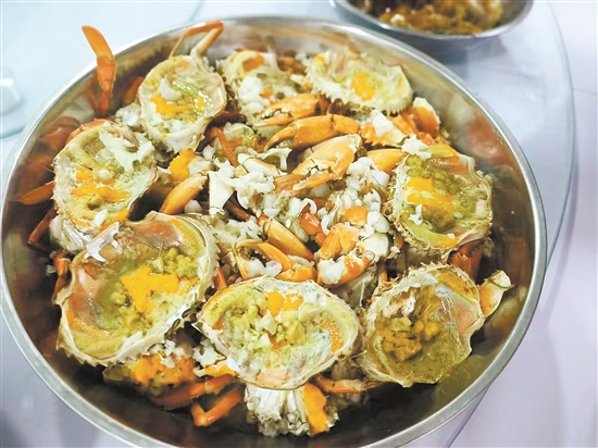 螃蟹中的嘌呤含量較高，所以要管好自己的嘴。