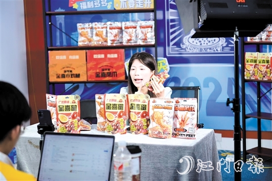 源亨食品的主播正在直播。