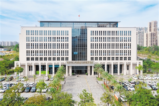 2023年，臺(tái)山市人民政府行政服務(wù)中心綜合窗口累計(jì)辦件量超56萬(wàn)宗。