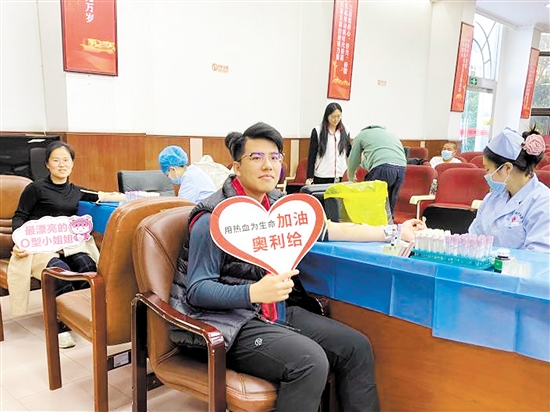 獻血活動現(xiàn)場。