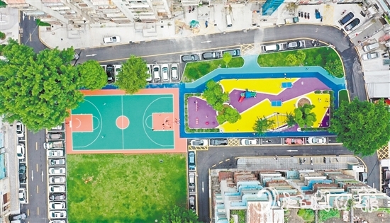 改造后的麗苑社區(qū)環(huán)境更好了，居民健身、娛樂有了更多“選項”。