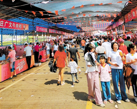 2024年水步傳統(tǒng)文化旅游嘉年華集美食、煙火、潮玩、文創(chuàng)、旅游等豐富元素于一體。