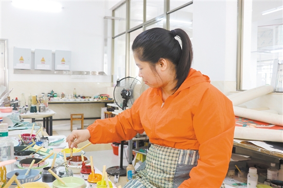 為達(dá)到最佳效果，調(diào)配一個(gè)顏色通常要2個(gè)小時(shí)。