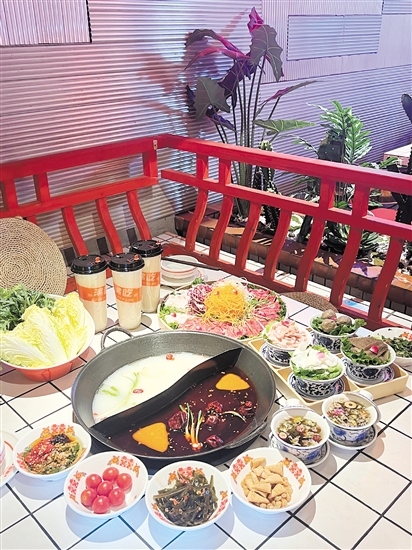 食用一頓火鍋的時間最好控制在1個小時之內(nèi)，次數(shù)以一周一次為宜。