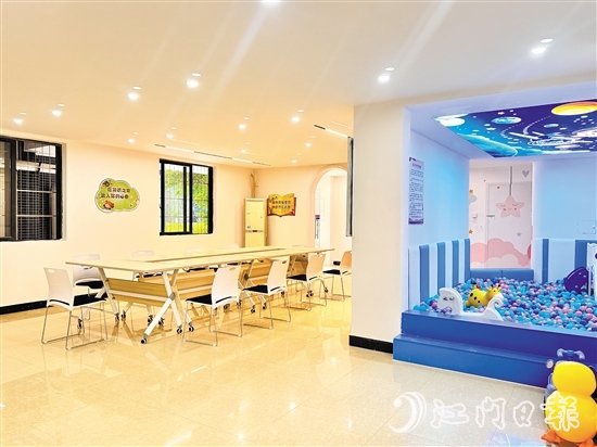 中福社區(qū)舉辦紙傘手繪課堂活動，豐富居民日常生活。