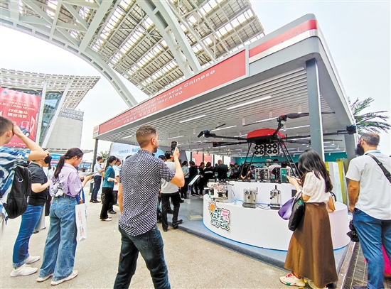 江海企業(yè)智聯(lián)航空登上第135屆廣交會舞臺。