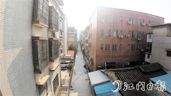 新昌明渠改造工程完成后，明渠兩側(cè)的人居環(huán)境得到明顯改善。