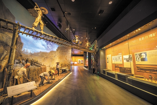 中國僑都華僑華人博物館展示了江門籍華僑華人遠渡重洋赴外謀生創(chuàng)業(yè)、回報家鄉(xiāng)的完整歷史。黎禹君