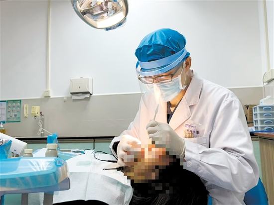 應(yīng)對下頜后縮，早期干預(yù)和正確治療很重要。