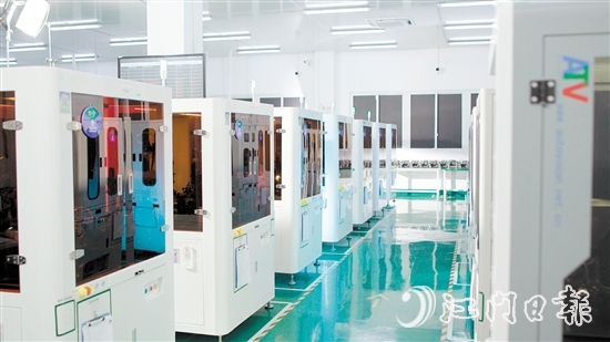 鈞崴電子科技股份有限公司生產(chǎn)車間。