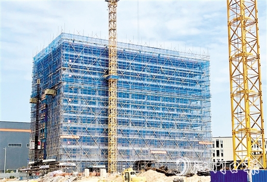 鶴山市活用信用承諾制，壓減項目審批流程，助力重大項目落地建設(shè)跑出“加速度”。圖為總投資40億元的福建友誼新材料項目，從評審過會到落地開工僅用時3個月。