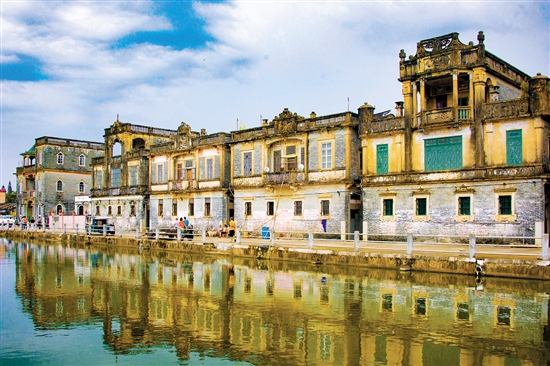 白沙鎮(zhèn)墨林村倒映水中，美麗如畫。