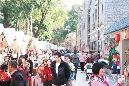 “江門有喜”茶飲咖啡年貨生活節(jié)集市在啟明里熱鬧“開擺”。