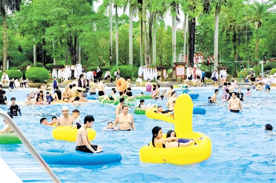 恩平各大溫泉景區(qū)讓游客度過一個(gè)溫暖的春節(jié)。