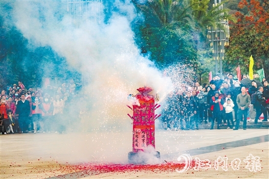 搶花炮活動人氣十足。劉淑君