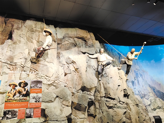 僑博館再現(xiàn)華工在美修建鐵路情景。