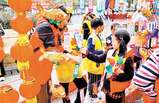 我市在活動現(xiàn)場融入非遺等文化元素，致力讓每一位參與者都能在行走中感受文化魅力。江海區(qū)委宣傳部供圖