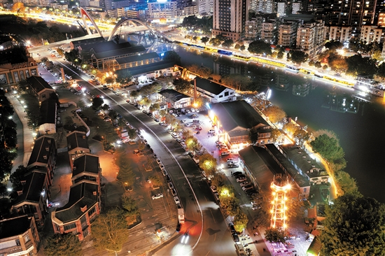 江門船廠1954文化創(chuàng)意園吸引了各地游客。