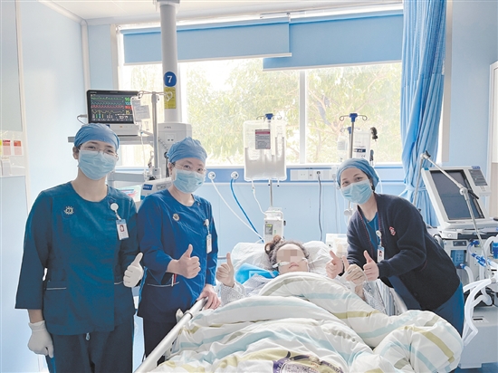 患者順利撤離ECMO，并為醫(yī)護(hù)人員點(diǎn)贊。