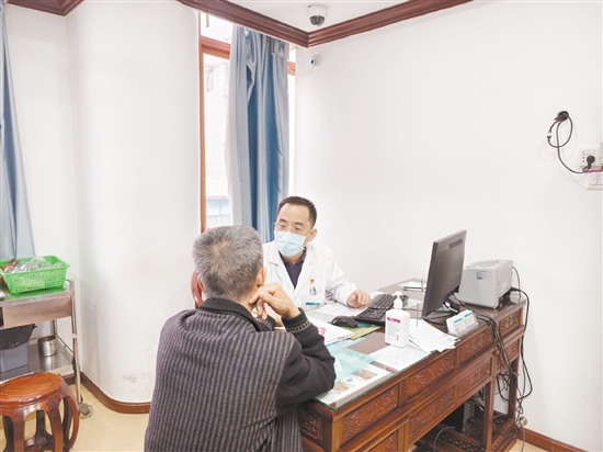 中醫(yī)運(yùn)用望聞問切進(jìn)行診療。