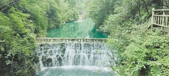 恩施大峽谷以其震撼人心的自然景觀和豐富的喀斯特地貌著稱于世。