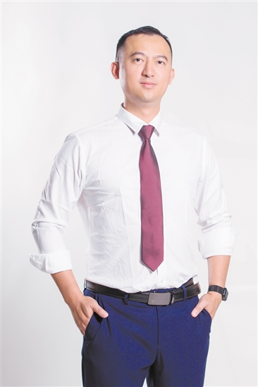 江門(mén)市青年企業(yè)家聯(lián)合會(huì)副會(huì)長(zhǎng)、廣東嶺南大健康生態(tài)科技集團(tuán)有限公司董事長(zhǎng)陳健榮