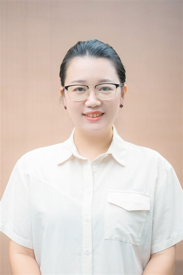 海外歸國創(chuàng)業(yè)華人青年、草坪里祠唐咖啡