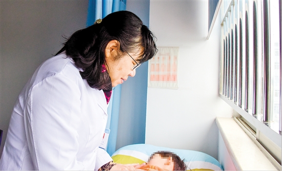 在江門市中心醫(yī)院醫(yī)務(wù)人員的精心照料下，患者病情逐漸好轉(zhuǎn)。