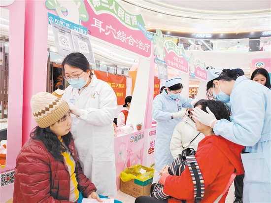 本次活動設(shè)置了多個(gè)健康服務(wù)攤位。