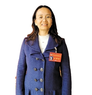 開平市政協(xié)委員、沙岡初級中學(xué)副校長關(guān)艷梨