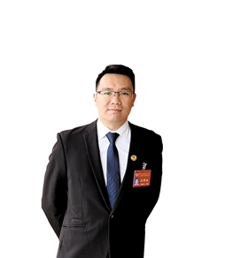 開平市政協(xié)委員、民盟開平市委員會專職副主委張偉津