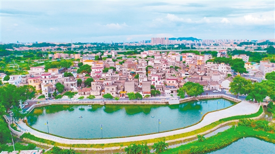 霄南村的鮮卑文化、甘和茶、青磚屋等文化特色及良好的村容村貌是其得天獨厚的文旅資源。