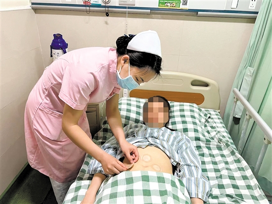 中醫(yī)特色療法治療脾虛患者。