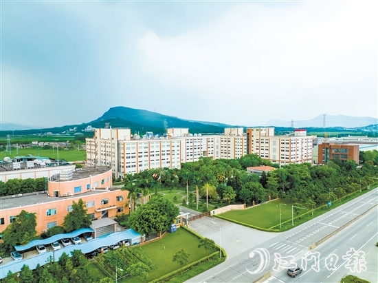 近年來，開平市構(gòu)建生物醫(yī)藥產(chǎn)業(yè)生態(tài)“強磁場”，加速了產(chǎn)業(yè)集聚。圖為位于沙塘鎮(zhèn)的開平牽牛生化制藥有限公司。