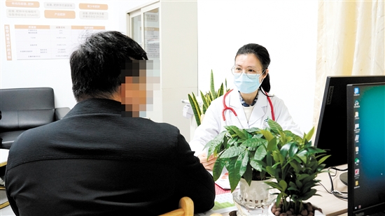 首批來診群眾進(jìn)行診療體驗。