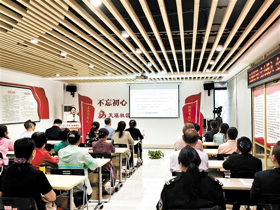 結(jié)核病防治知識(shí)科普走進(jìn)社區(qū)。