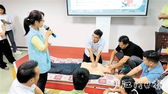 桃源分院把應(yīng)急救助技能培訓(xùn)“搬進(jìn)”企業(yè)，提升企業(yè)職工自救互救能力。