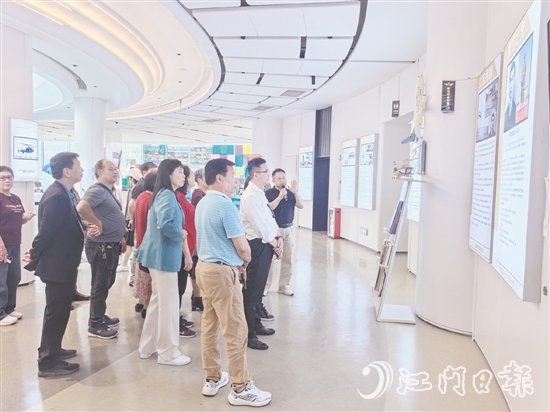 考察團(tuán)一行參觀恩平泉林飛行主題館。