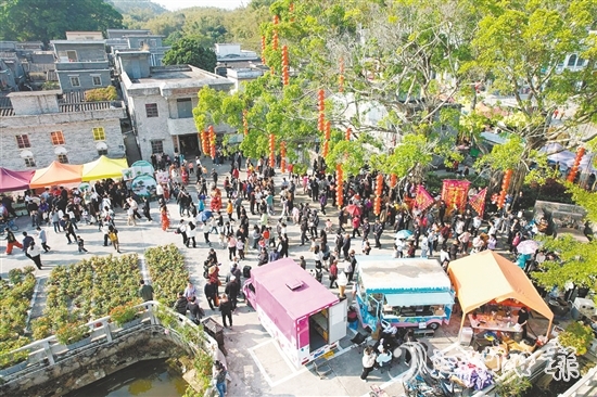 2024年，逾50萬(wàn)人次游客在桂水村流連于僑村書(shū)屋、青年部落、濕地花海與非遺展演之間。