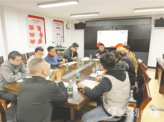 斗山鎮(zhèn)迅速組織司法所、農(nóng)辦、規(guī)劃辦、國(guó)土所、派出所、綜合行政執(zhí)法部門(mén)等召開(kāi)分析研判會(huì)議。