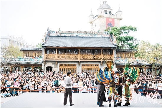 赤坎華僑古鎮(zhèn)日超50場(chǎng)精彩演出讓游客樂(lè)不思蜀。